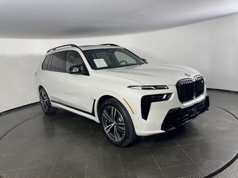 Used 2025 BMW X7 M60i image 2
