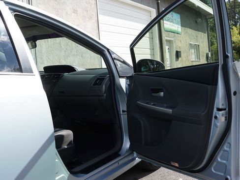 Used 2014 Toyota Prius V Three image 33