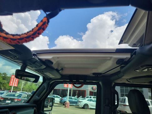 Used 2023 Jeep Gladiator Mojave w/ Cold Weather Group image 28