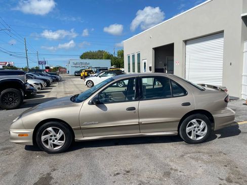Used 2002 Pontiac Sunfire SE image 2