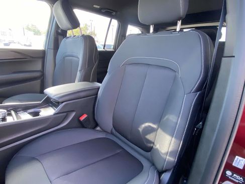 New 2025 Jeep Grand Cherokee Laredo X image 9