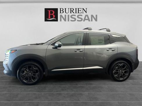 Used 2025 Nissan Kicks SR AWD/4WD image 2