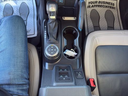 Used 2024 Ford Bronco Wildtrak image 18