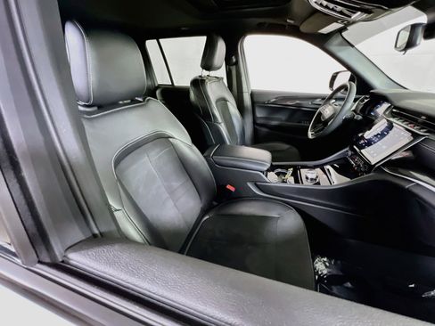 Used 2023 Jeep Grand Cherokee Altitude AWD/4WD image 27