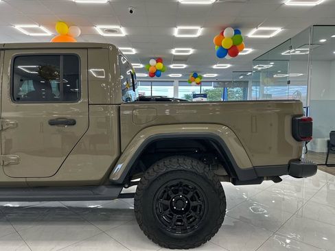 Used 2020 Jeep Gladiator Overland w/ LED Lighting Group image 7