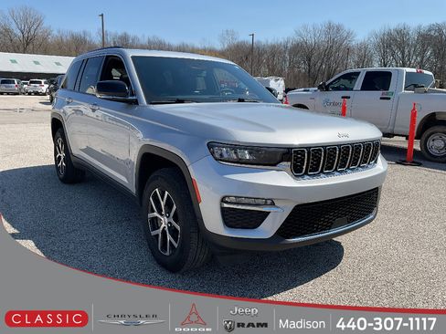 Used 2024 Jeep Grand Cherokee Limited AWD/4WD image 1