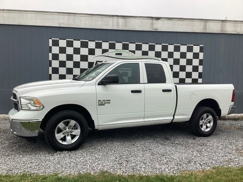 Used 2024 RAM 1500 Classic SLT image 3