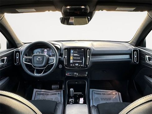 Used 2022 Volvo XC40 T5 R-Design w/ Advanced Package image 10