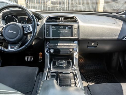 Used 2018 Jaguar XE S RWD image 15