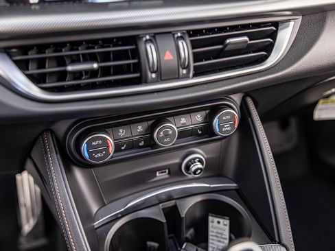 New 2025 Alfa Romeo Stelvio Sprint image 29