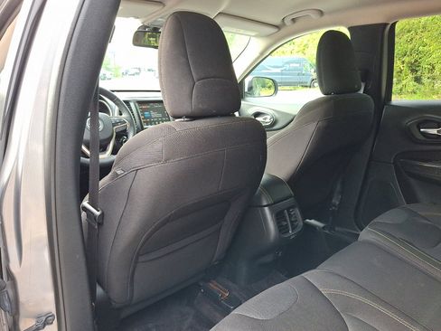 Used 2017 Jeep Cherokee Latitude w/ Cold Weather Group image 21