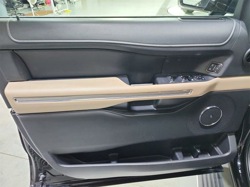Used 2023 Ford Expedition Limited image 36