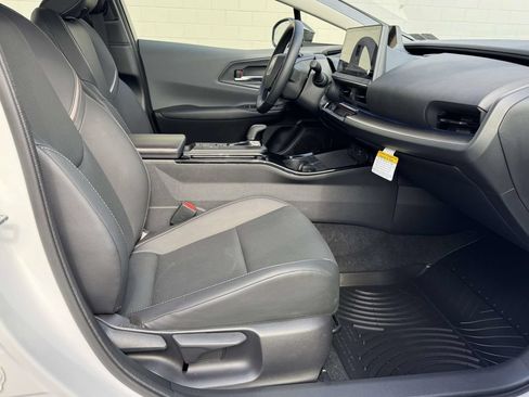 Used 2024 Toyota Prius XLE FWD image 14