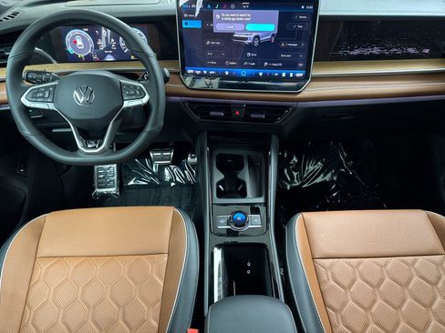 New 2026 Volkswagen Tiguan SEL R-Line AWD/4WD image 12