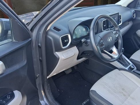 Used 2023 Hyundai Venue SEL FWD image 17