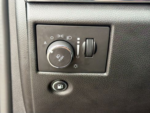 Used 2017 Jeep Grand Cherokee Limited w/ Luxury Group II image 35