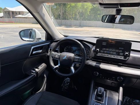 Used 2023 Mitsubishi Outlander SE FWD image 24
