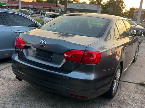 Used 2011 Volkswagen Jetta Sedan FWD image 3