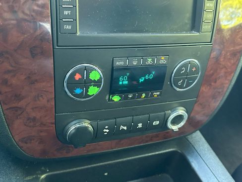 Used 2011 Chevrolet Silverado 2500 LTZ w/ LTZ Plus Package image 26