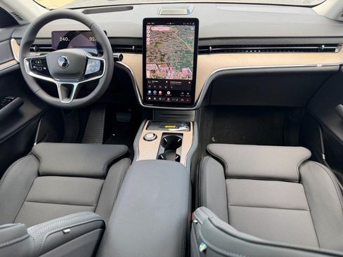 New 2026 Volvo EX90 Plus AWD/4WD image 5