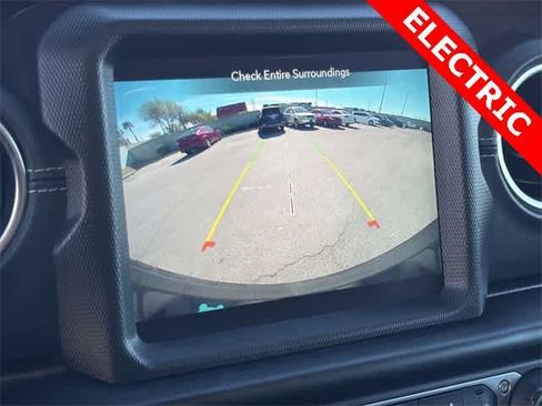 Used 2022 Jeep Wrangler Unlimited Sahara image 3