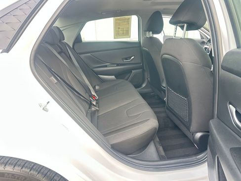 Used 2025 Hyundai Elantra SEL image 27