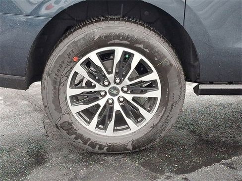 New 2025 Ford Expedition Max Platinum image 18