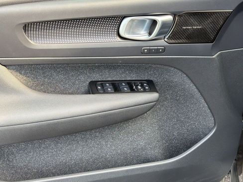 Used 2022 Volvo XC40 T5 R-Design w/ Advanced Package AWD/4WD image 13