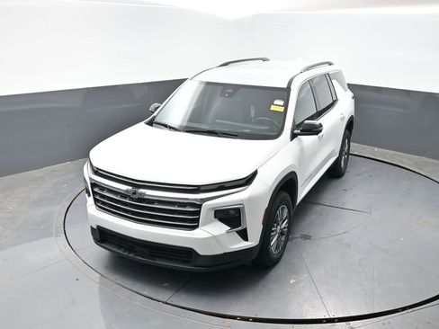 Used 2024 Chevrolet Traverse LT FWD image 45