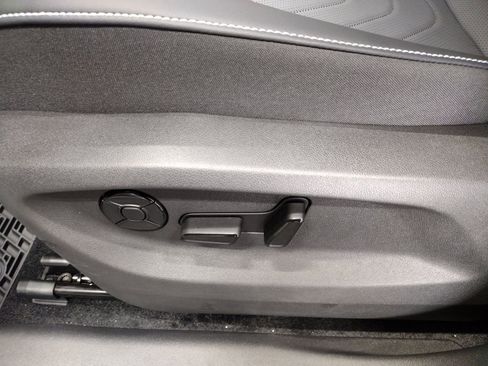 New 2025 Volkswagen Tiguan SE R-Line image 24