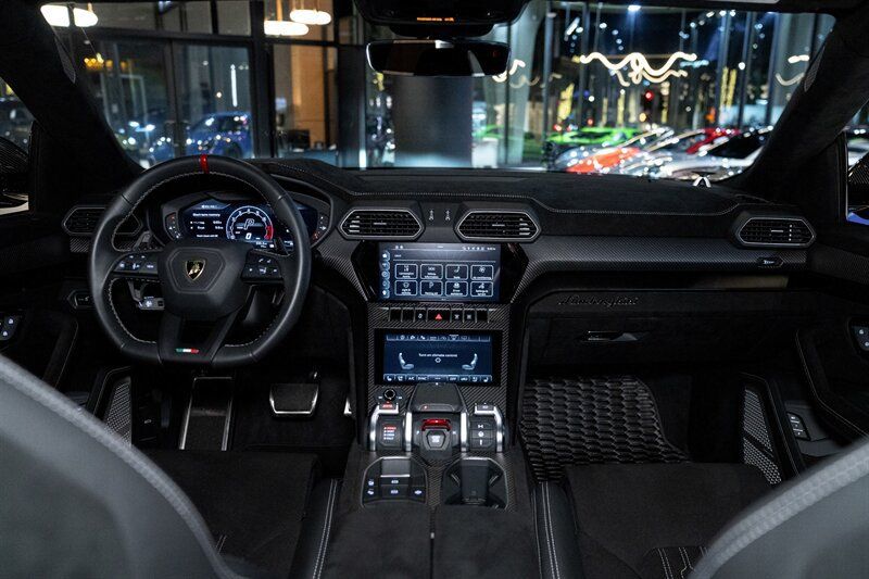 Used 2023 Lamborghini Urus Performante AWD/4WD image 6