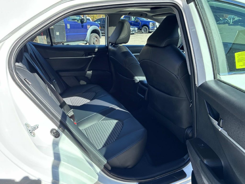 Used 2021 Toyota Camry SE w/ Cold Weather Package FWD image 10