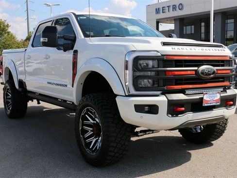 New 2026 Ford F250 Lariat w/ Black Appearance Package image 4