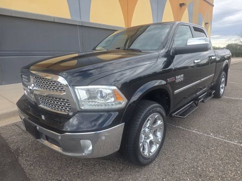Used 2015 RAM 1500 Laramie w/ Convenience Group AWD/4WD image 3