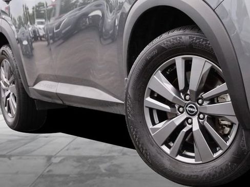 Certified 2025 Nissan Pathfinder SV w/ SV Premium Package FWD image 3