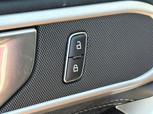 Used 2021 Ford Explorer XLT w/ Equipment Group 202A RWD image 17