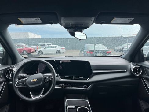 Used 2025 Chevrolet Equinox LT FWD image 33