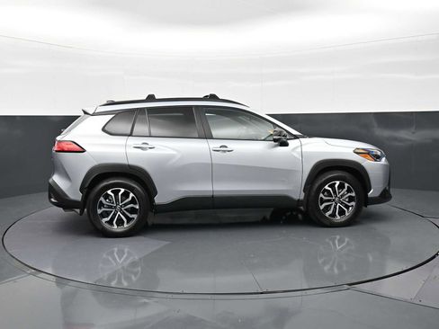 Used 2025 Toyota Corolla Cross AWD Hybrid w/ Moonroof Package image 4