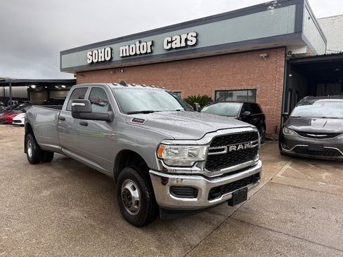 Used 2024 RAM 3500 Tradesman w/ Chrome Appearance Group image 2