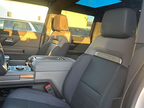 Used 2025 GMC Hummer EV 3X w/ LPO, Sport Package image 9