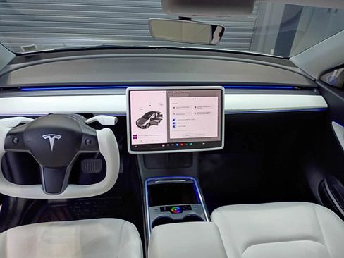 Used 2022 Tesla Model Y Long Range AWD/4WD image 11