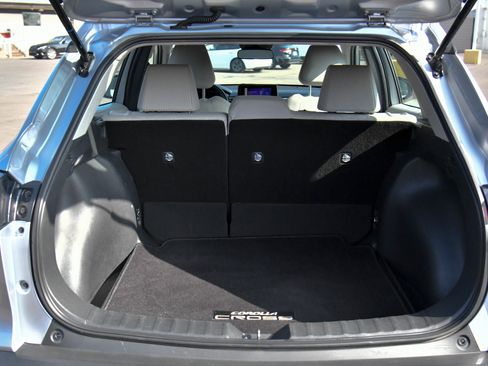 Used 2024 Toyota Corolla Cross L FWD image 37