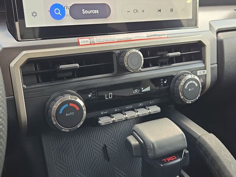 Used 2025 Toyota Tacoma TRD Sport AWD/4WD image 25