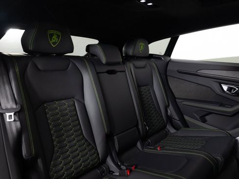 Used 2021 Lamborghini Urus AWD/4WD image 36