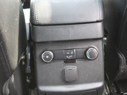 Used 2016 Ford Explorer XLT w/ Equipment Group 202A image 32