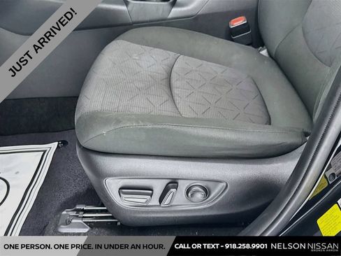 Used 2020 Toyota RAV4 XLE FWD image 18