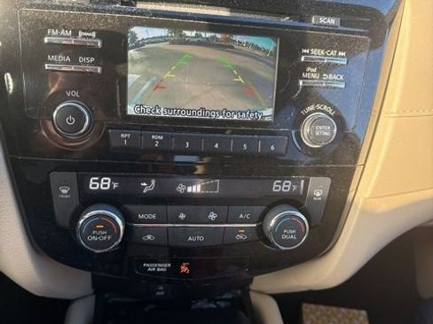 Used 2017 Nissan Rogue SV image 26