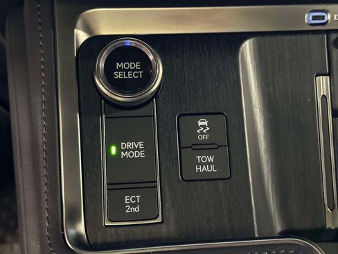 Used 2026 Lexus GX 550 w/ Accessory Package (2T) AWD/4WD image 29