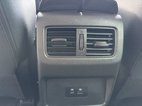 Used 2023 Nissan Rogue SV AWD/4WD image 36