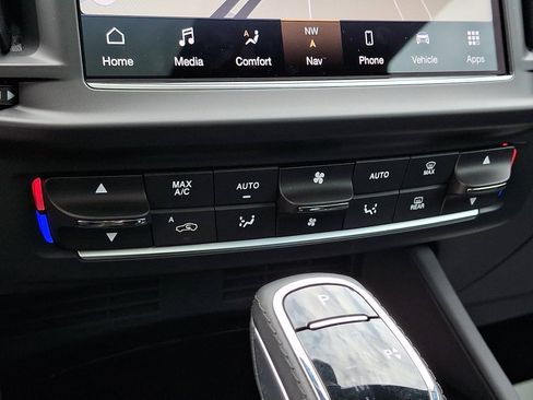 Used 2023 Maserati Levante Modena image 17